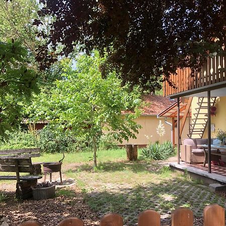 Forest-Side Home By Recreational Lake Kunfeherto Екстер'єр фото